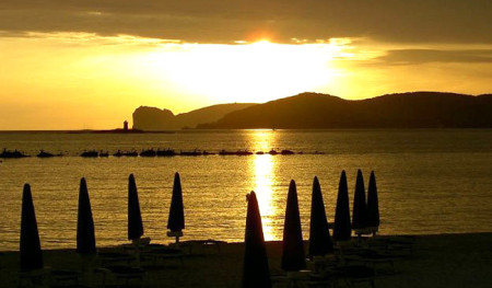 Alghero by night - da vivere grazie a Actinia Accomodation B&B Alghero